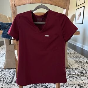 Figs Catarina scrub top XS maroon color